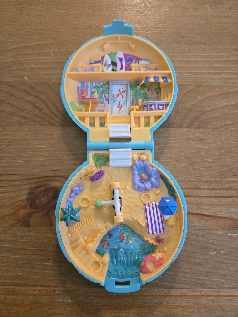Polly Pocket BEACH PARTY Compact Playset From 1989 By Bluebird